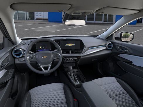 New 2025 Chevrolet Trax LT w/ Driver Confidence Package image 15