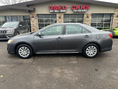 Used 2014 Toyota Camry SE image 4