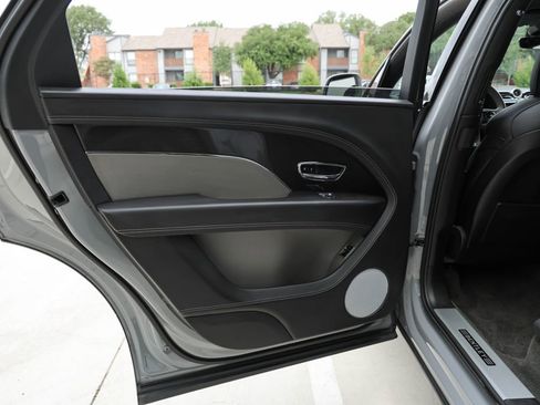 Used 2023 Bentley Bentayga Extended Wheelbase AWD/4WD image 29