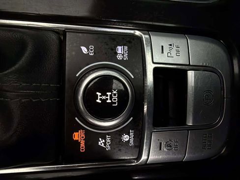 Used 2020 Kia Telluride S w/ S 8 Passenger Seating Package AWD/4WD image 13