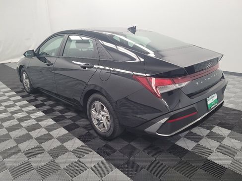 Used 2025 Hyundai Elantra SE FWD image 5