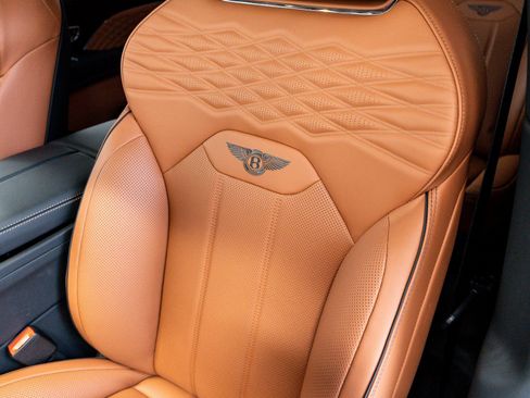 New 2025 Bentley Bentayga Extended Wheelbase image 18