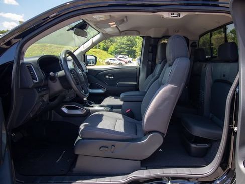 Used 2024 Nissan Frontier SV w/ SV Convenience Package RWD image 9