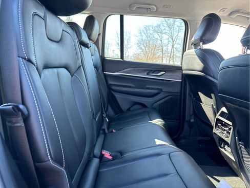 Used 2023 Jeep Grand Cherokee Limited image 28