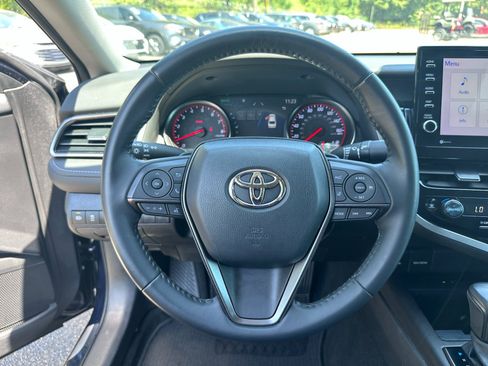 Used 2022 Toyota Camry XSE FWD image 18