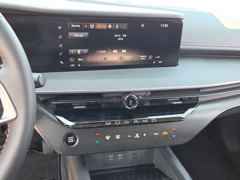 Used 2025 Nissan Murano SV AWD/4WD image 17