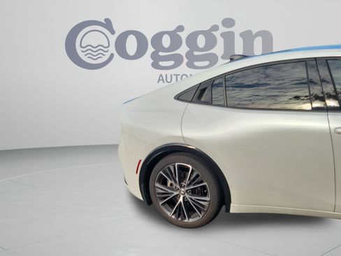 Used 2025 Toyota Prius Limited w/ Limited Premium Package FWD image 15
