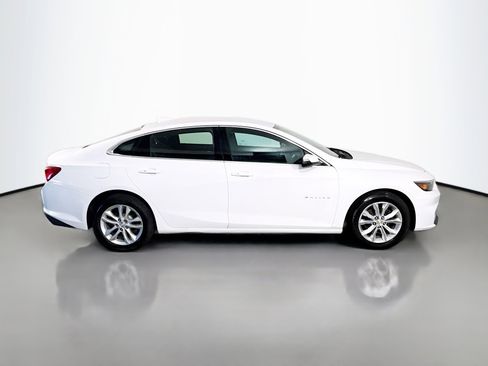 Used 2017 Chevrolet Malibu LT image 11