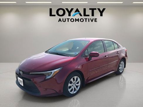Used 2025 Toyota Corolla LE image 1
