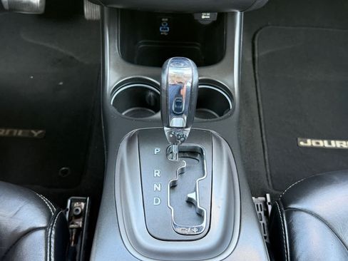 Used 2017 Dodge Journey Crossroad w/ Popular Equipment Group FWD image 19