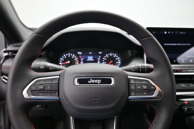 Used 2025 Jeep Compass Trailhawk AWD/4WD image 17