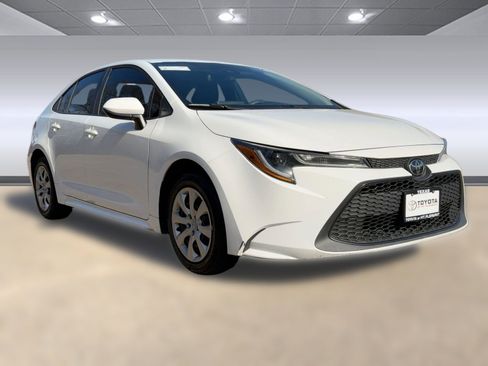 Used 2022 Toyota Corolla LE image 6