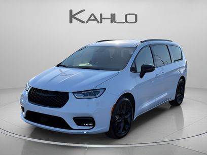 New 2026 Chrysler Pacifica Select w/ S Appearance Package