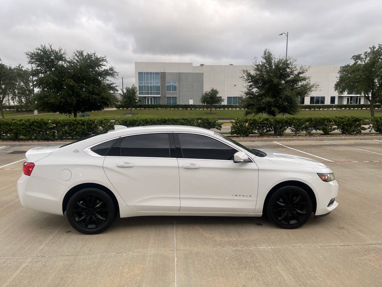 Used 2020 Chevrolet Impala LT FWD image 4