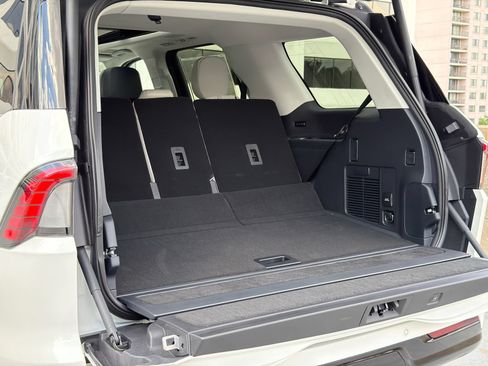 New 2026 Lincoln Navigator Reserve AWD/4WD image 8