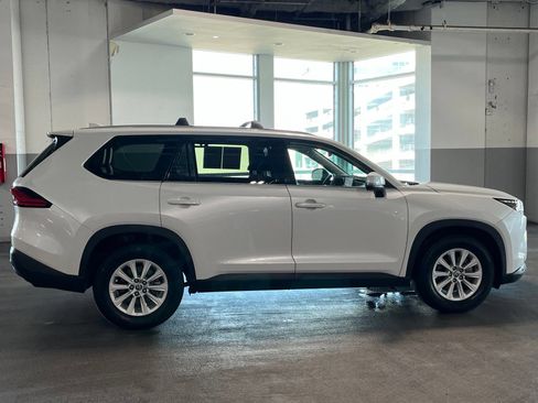 Used 2024 Toyota Grand Highlander AWD Hybrid image 13