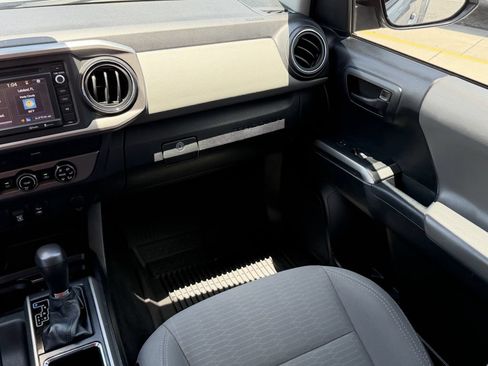 Used 2019 Toyota Tacoma SR5 RWD image 15