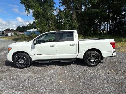 Used 2021 Nissan Titan SV w/ SV Convenience Package image 8