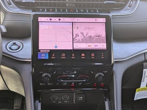 New 2025 Jeep Grand Cherokee Limited w/ Black Appearance Package image 17