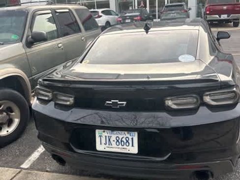 Used 2021 Chevrolet Camaro LT w/ RS Package image 10