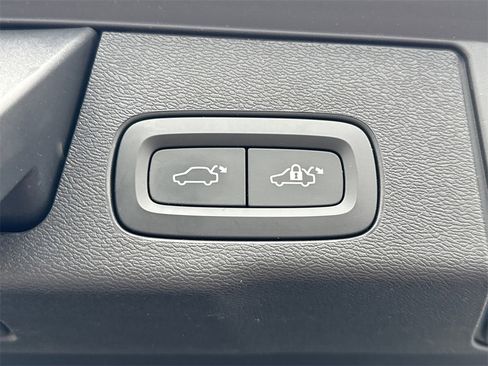 Used 2018 Volvo XC60 T6 R-Design w/ Convenience Package image 19