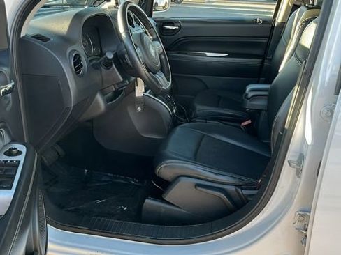 Used 2014 Jeep Compass Latitude image 16