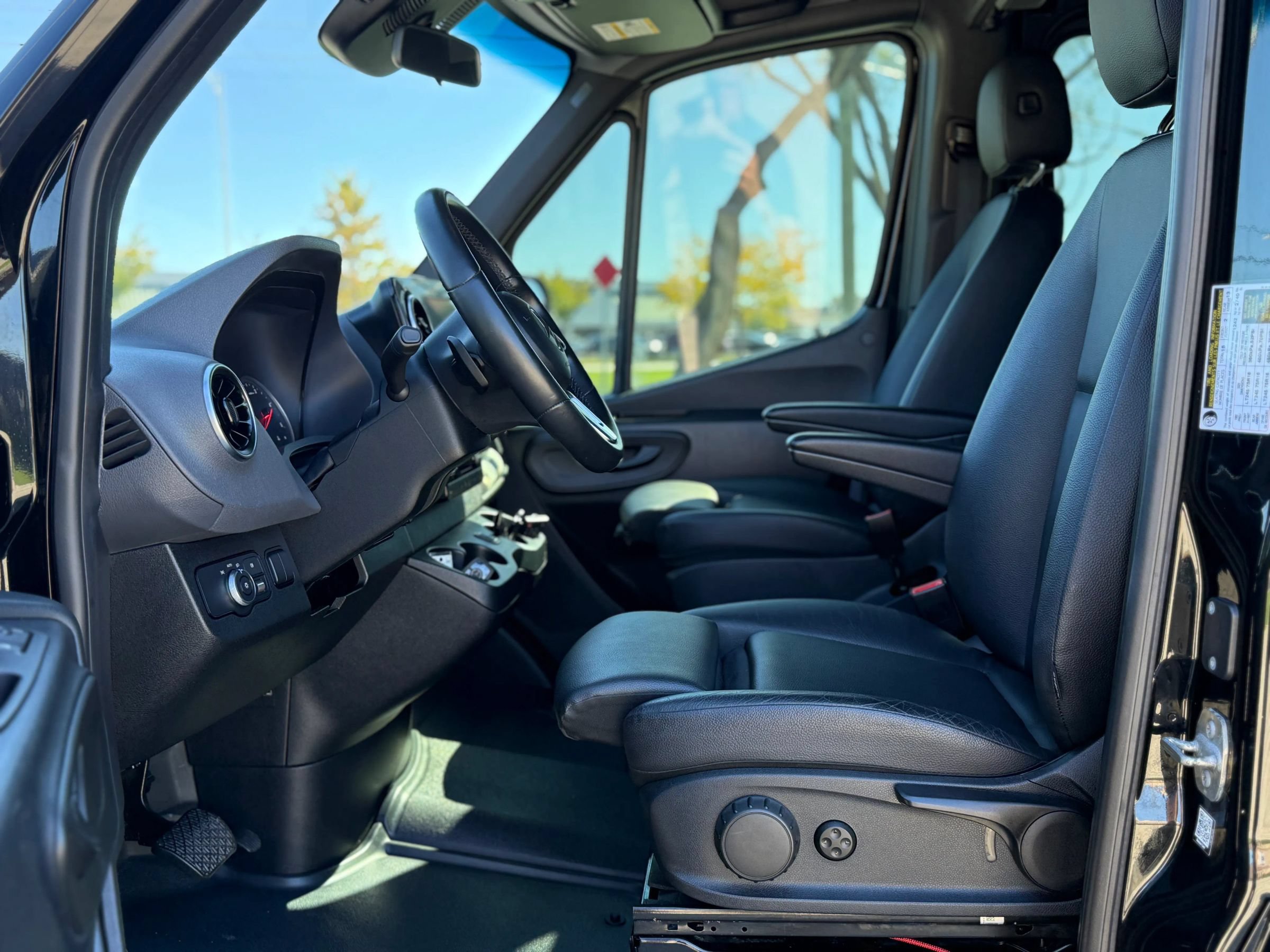 Used 2020 Mercedes-Benz Sprinter 2500 image 15