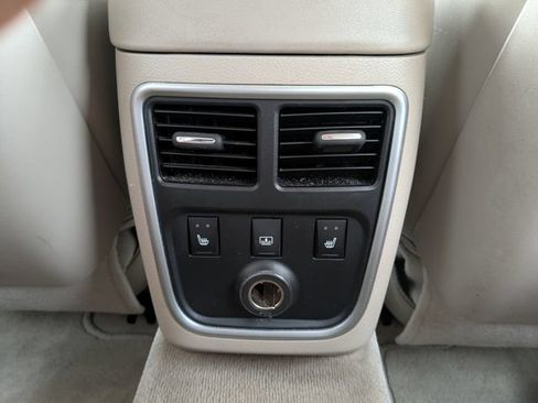 Used 2014 Chrysler 300 C RWD image 17