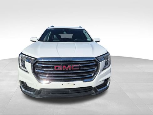 Used 2024 GMC Terrain SLT image 11