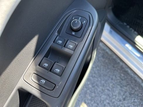 New 2026 Volkswagen Taos SE image 13