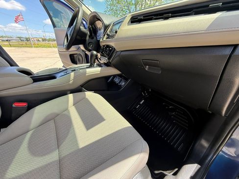 Used 2017 Honda HR-V LX image 13