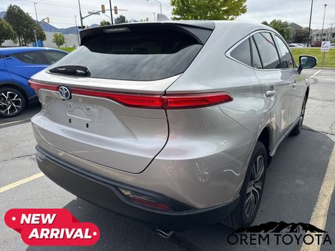 Used 2024 Toyota Venza LE AWD/4WD image 2
