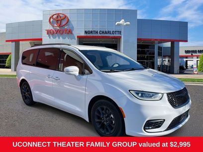 Used 2021 Chrysler Pacifica Touring-L w/ Uconnect Theater Family Group