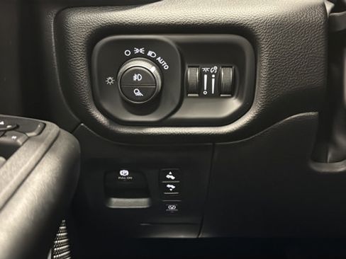 Used 2025 RAM 1500 Big Horn AWD/4WD image 32