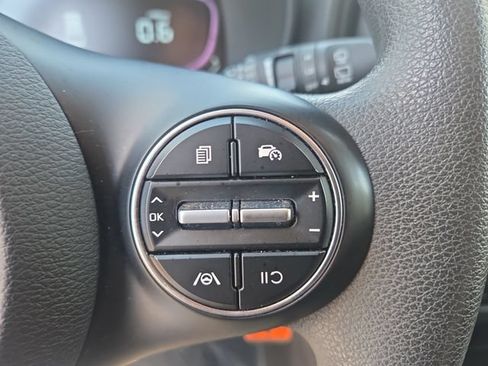 Used 2025 Kia Soul LX w/ LX Technology Package FWD image 21