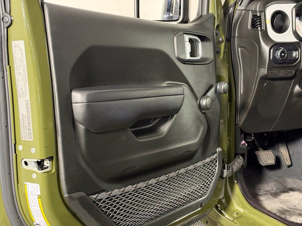 Used 2024 Jeep Wrangler Sport AWD/4WD image 33