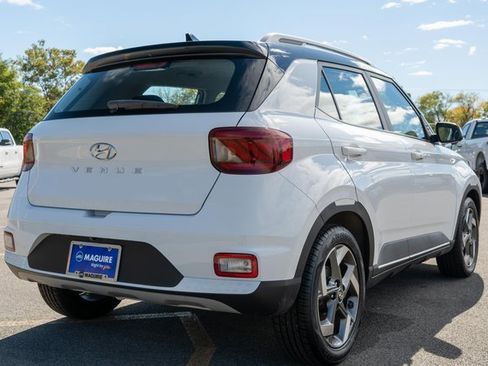 Used 2022 Hyundai Venue Limited image 6