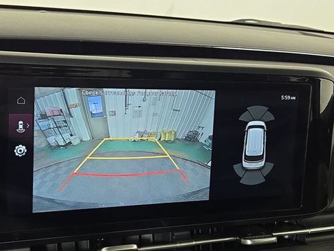 Used 2024 Kia Carnival EX FWD image 18