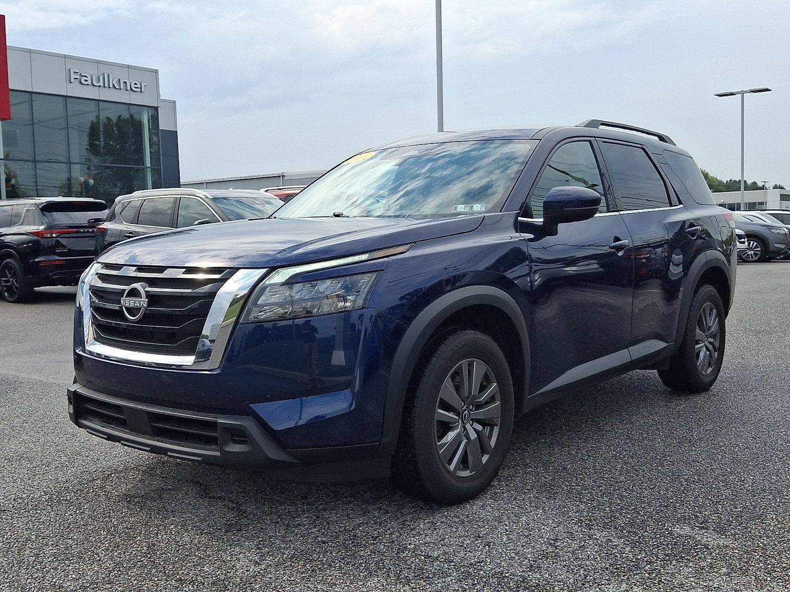 Certified 2025 Nissan Pathfinder SV AWD/4WD image 3