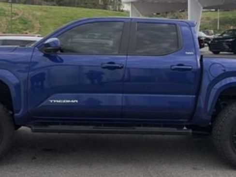 Used 2025 Toyota Tacoma SR5 image 9