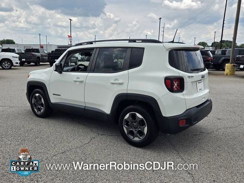 Used 2018 Jeep Renegade Latitude FWD image 10