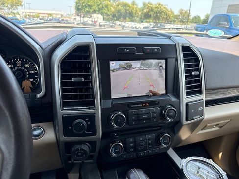 Used 2018 Ford F150 Lariat RWD image 7