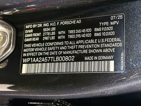 Certified 2026 Porsche Macan AWD/4WD image 44
