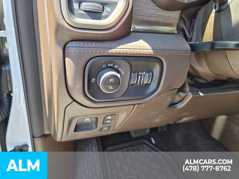 Used 2025 RAM 1500 Limited AWD/4WD image 16