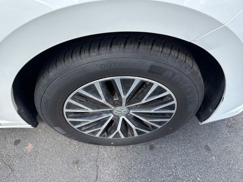 Used 2019 Volkswagen Jetta SE FWD image 9