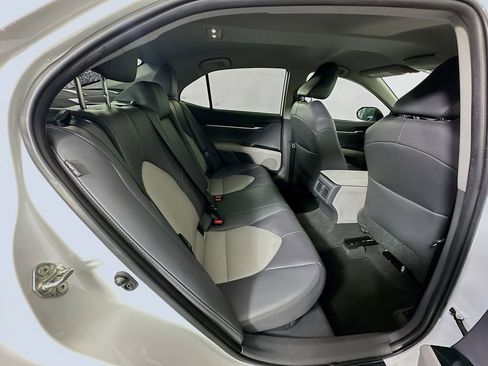 Used 2020 Toyota Camry XLE image 26