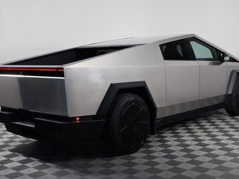 Used 2024 Tesla Cybertruck AWD Crew Cab image 4