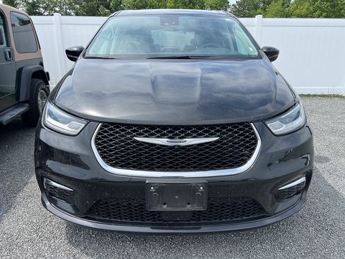 Used 2023 Chrysler Pacifica Touring-L FWD image 7