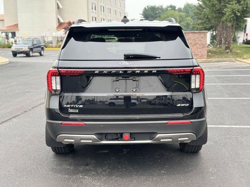 Used 2025 Ford Explorer Active w/ Active Comfort Package AWD/4WD image 5