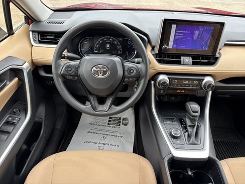 Used 2025 Toyota RAV4 LE AWD/4WD image 15
